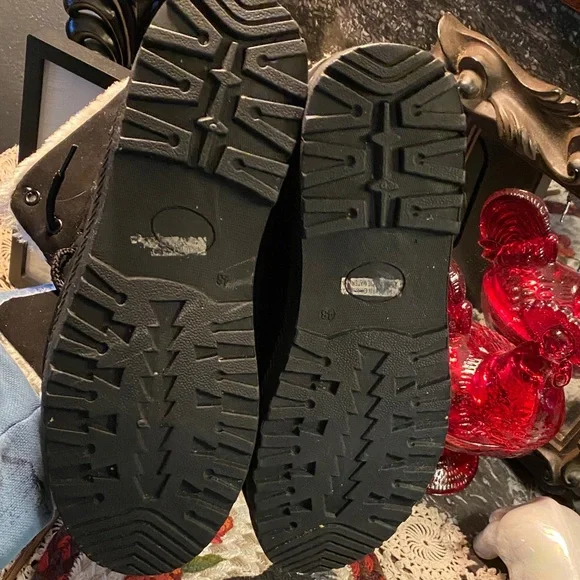 Cozy Black Winter Boots - Picture 5 of 6